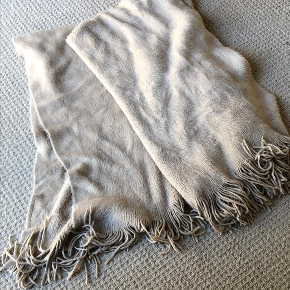 Throw blanket, 57” W x 48” L. Super soft!